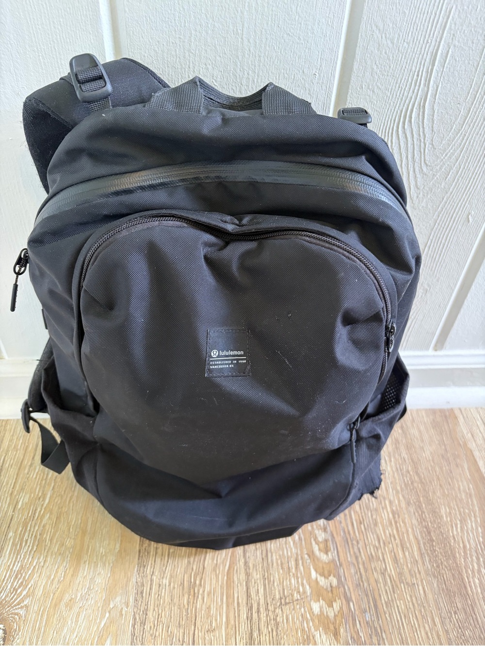 Lululemon LiftOS Commuter Backpack Black 20L | Travel Work Gym Bag - Picture 13 of 15